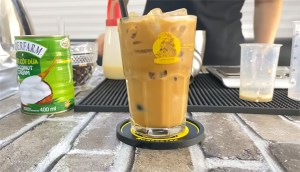 Giải nhiệt với cafe cốt dừa thơm ngon, béo ngậy