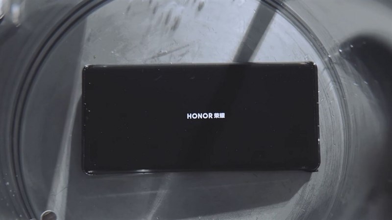Honor đăng teaser về khả năng chống va đập của Honor Magic 3
