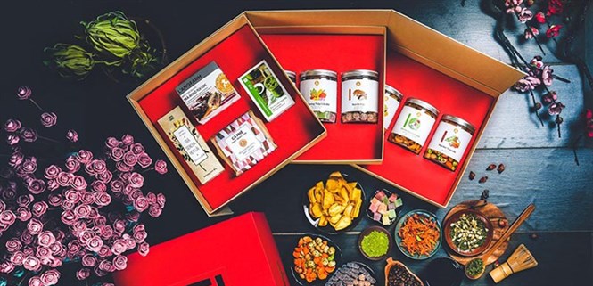 10 quà tặng đối tác nước ngoài mang đậm chất Việt, độc đáo, ý nghĩa nhất