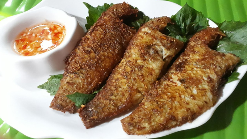 How to make delicious crispy fried parrot fish in the right way