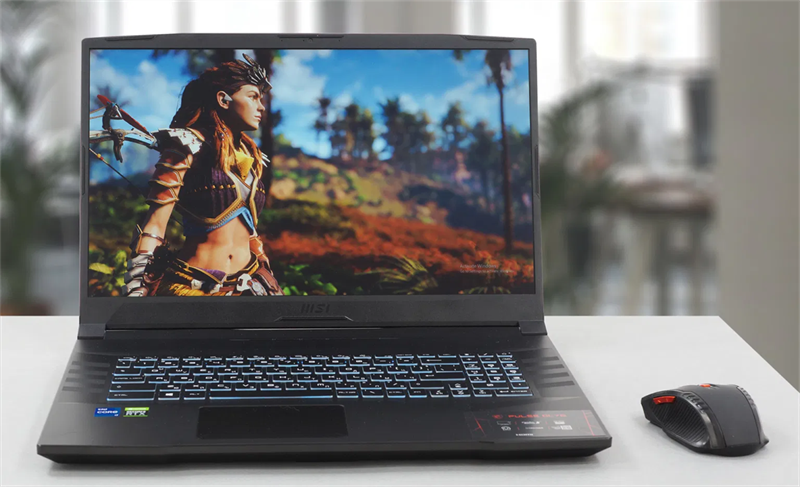 Phần bản lề nhôm gánh phần màn hình kích thước 17.3 inch. Nguồn: Laptop Media.