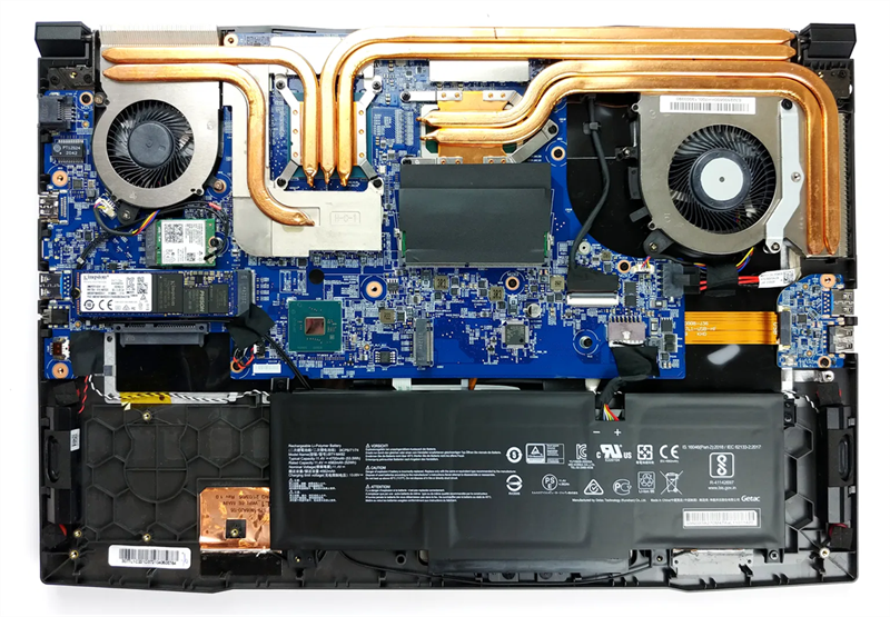 Bên trong sẽ có 2 quạt tản nhiệt lớn cùng 6 ống đồng dẫn nhiệt. Nguồn: Laptop Media.
