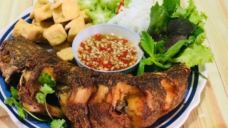 How to make fried snakehead fish with delicious rice paper rolls