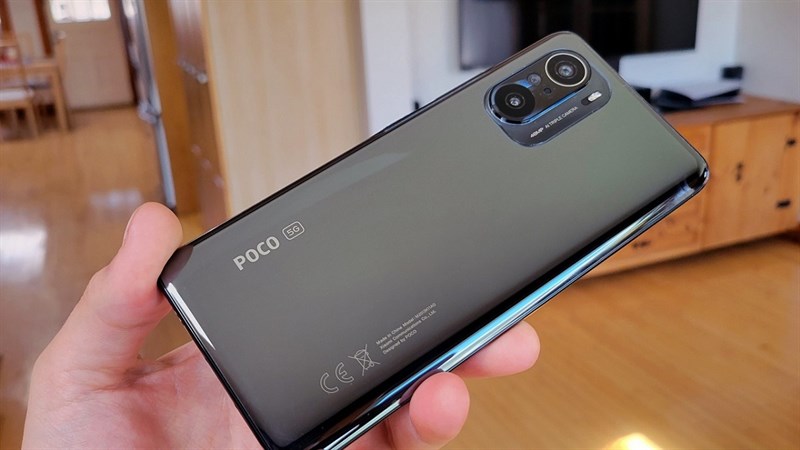 POCO F4