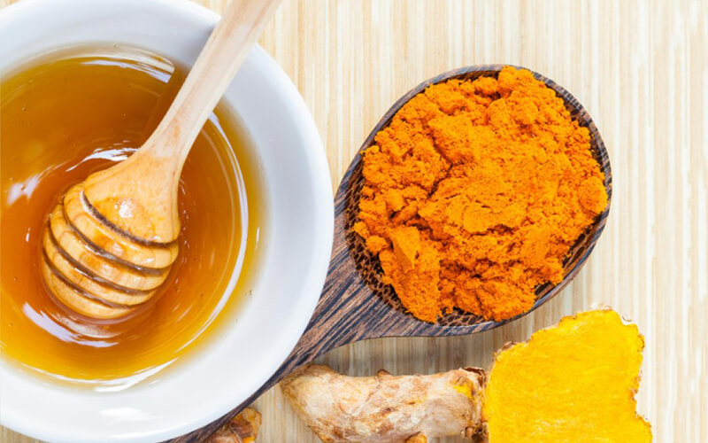 Learn the uses and how to make honey soaked turmeric