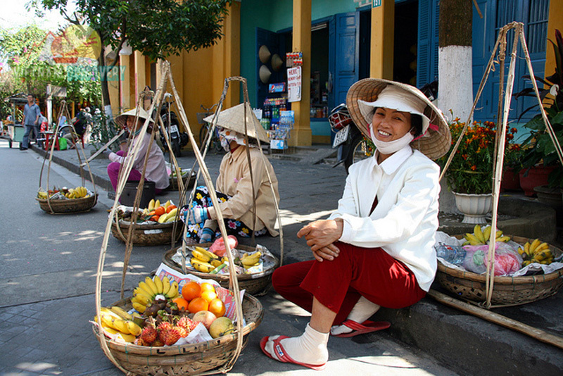 Vì miền Trung có các điểm tham quan cổ nên người dân sẽ thường tổ chức các hoạt động buôn bán cho khách du lịch