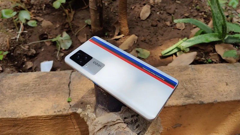 iQOO 8 Pro sẽ có phiên bản BMW Motorsport với cách phối màu tương tự iQOO 7 Legend