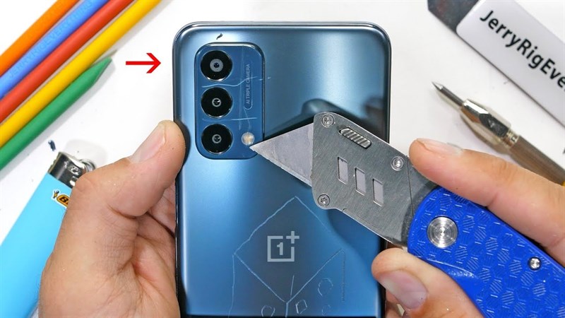 OnePlus Nord N200 sống sót qua bài kiểm tra độ bền