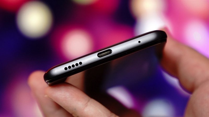 Cạnh dưới của POCO X3 GT.