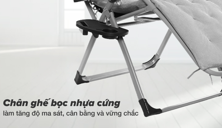 Chân ghế được bao bọc bởi miếng nhựa cứng, làm tăng độ ma sát