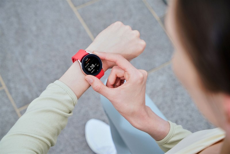 Galaxy Watch 4 sử dụng giao diện One UI Watch 3.5 mới (dựa trên Android WearOS của Google). Nguồn: Samsung. Galaxy Watch 4 sử dụng giao diện One UI Watch 3.5 mới (dựa trên Android WearOS của Google). Nguồn: Samsung.