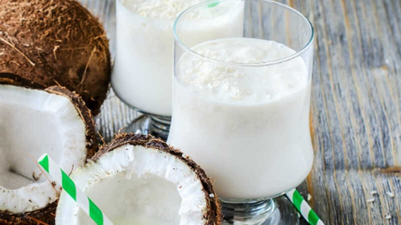 Learn how to make a simple and delicious coconut wax smoothie at home