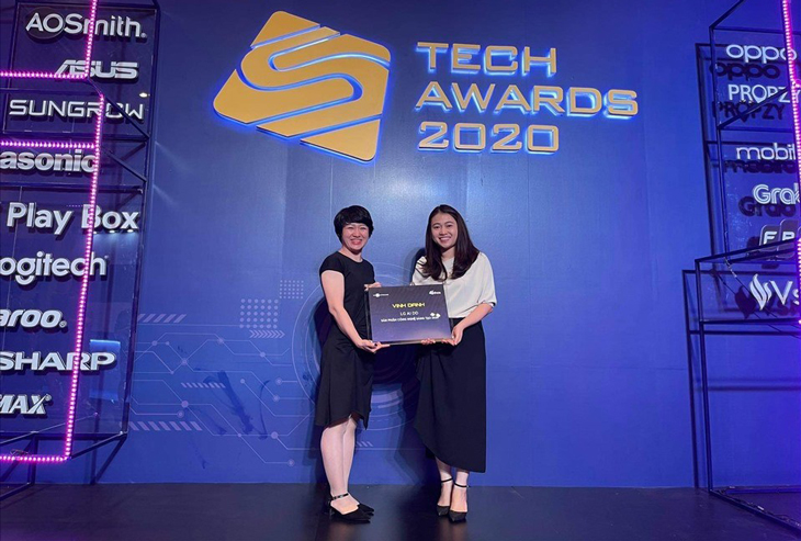 Đại diện LG nhận giải Tech Awards 2020