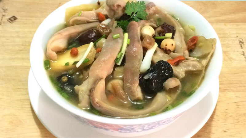 How to make delicious and nutritious stewed stomach with traditional Chinese medicine for the family