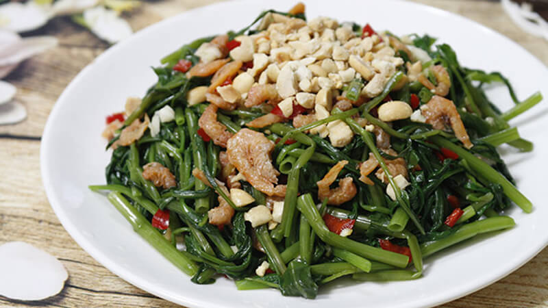 How to make a delicious and strange water spinach salad to change dishes for the family