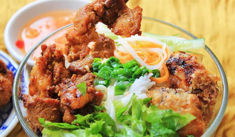 Cách làm bún trộn thịt nướng thơm ngon hấp dẫn tại nhà