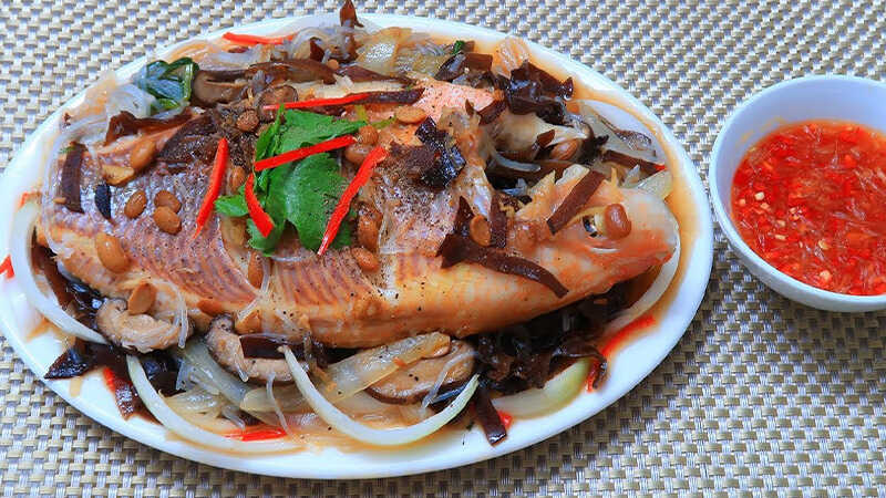 How to make delicious red catfish with soy sauce and rice