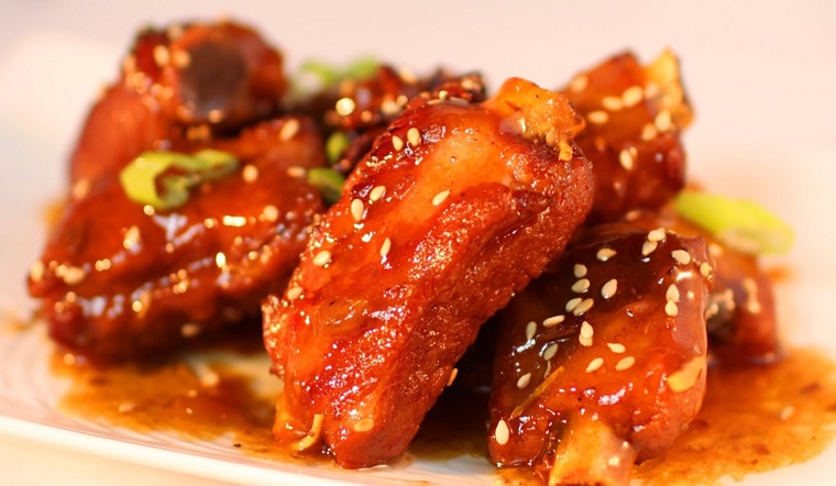 Cách làm sườn xào chua ngọt ngon như nhà hàng