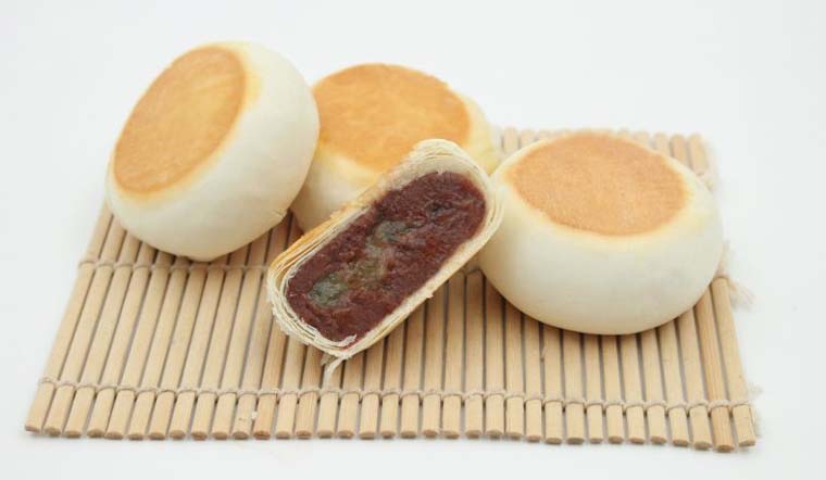 Cách làm bánh pía nhân đậu đỏ bùi béo thơm ngon, cực dễ làm