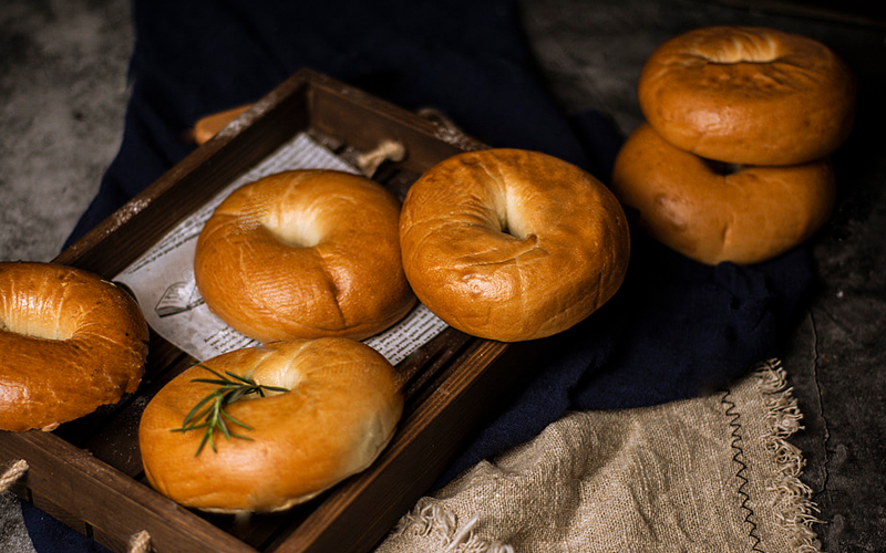 Bánh mì tròn bagel có màu sắc vô cùng đẹp mắt