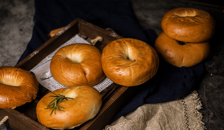 Công thức làm bánh mì tròn bagel mềm xốp, thơm ngon