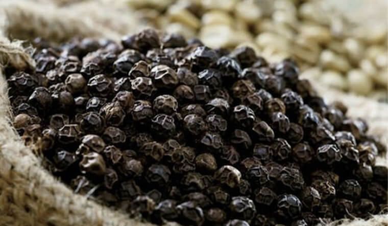 Giá tiêu hôm nay 13/8: Thị trường thế giới và trong nước đi ngang