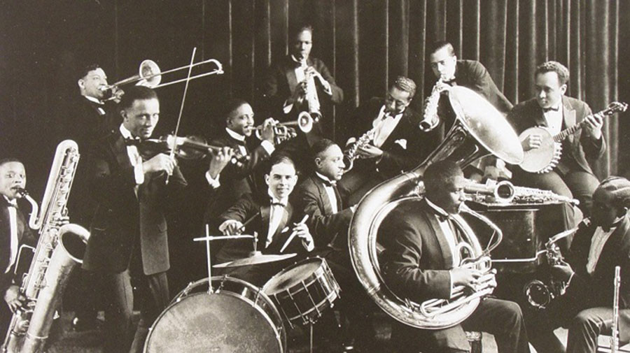 Jazz thường được chơi bằng nhạc cụ của châu Âu