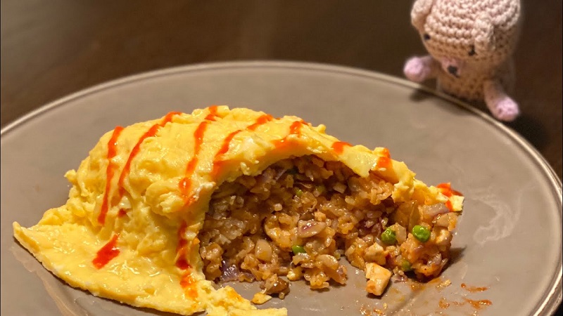 How to make Japanese-style egg fried rice – Delicious and beautiful Omurice at home