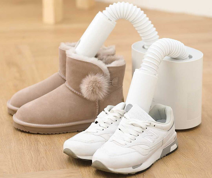 Với khả năng sấy cực khô của máy giữ giúp giày trong trạng thái khô ráo, bảo vệ đôi chân