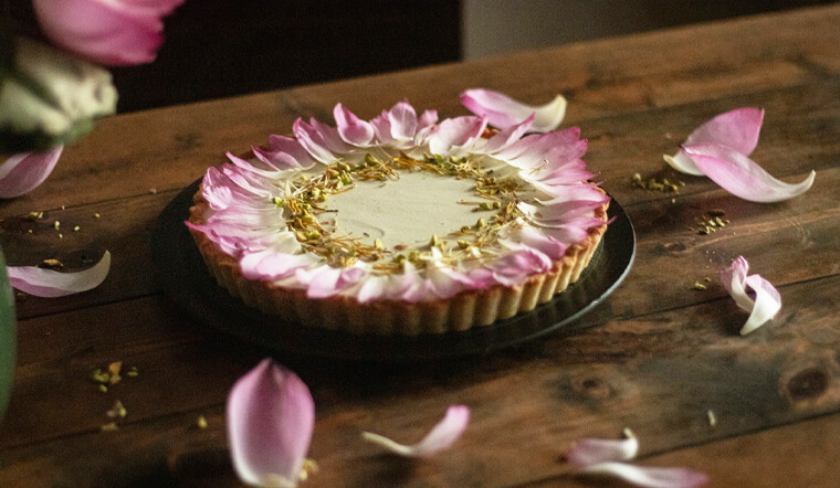 Cách làm bánh tart hoa sen thơm ngọt, bổ dưỡng cho ngày chay