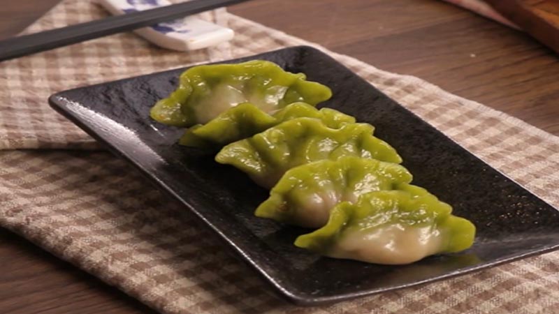 Learn how to make delicious vegetarian cabbage dumplings