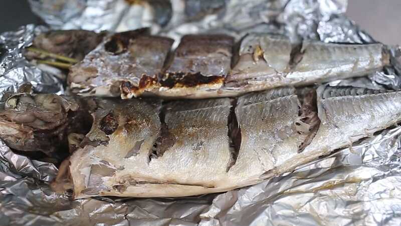 Instructions on how to make delicious and strange grilled mackerel fish with foil
