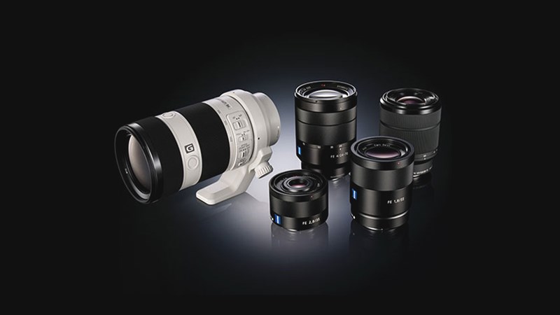 Sony A7 với ống kính Sony FE đầu tiên bao gồm hai zoom tiêu chuẩn, hai số nguyên tố và zoom tele