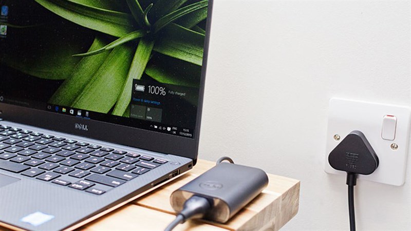 Laptop mới mua có nên sạc 8 tiếng