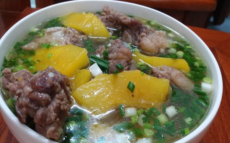 Cách làm món canh xương bò hầm đu đủ thơm ngon, bổ dưỡng