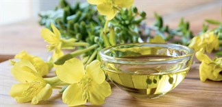 Tinh dầu hoa anh thảo có tác dụng gì trong việc dưỡng da và trị mụn?
