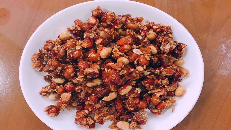 How to make crispy garlic peanuts delicious and simple at home