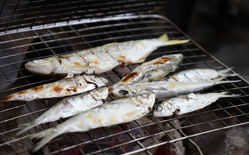 Vào bếp làm ngay món cá trích nướng thơm ngon hảo hạng