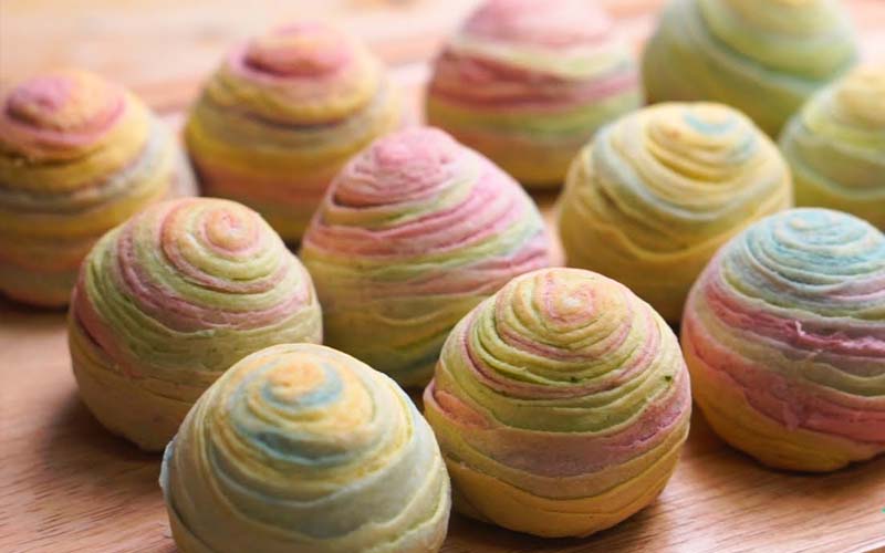 How to make beautiful and simple thousand-layer rainbow moon cake at home