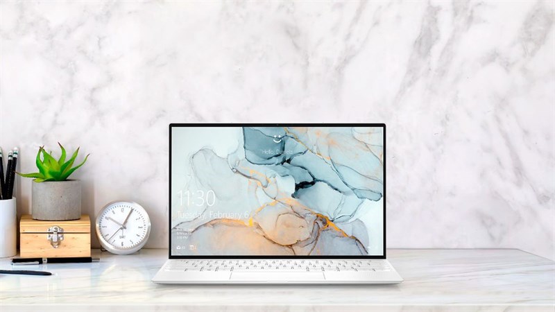 Mặc dù kích thước màn hình của Dell XPS 13 9300 chỉ đạt 13.4 inch nhưng lại trông như 14 inch nhờ vào việc tối ưu viền cạnh màn hình