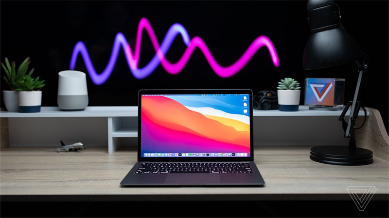 Macbook Air M1 nhận được nhiều sự chú ý và ưa thích vì thời lượng pin thuộc hàng 'khủng' của mình