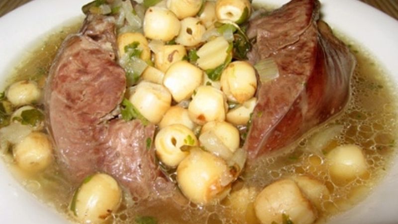 Tell you how to make delicious and nutritious steamed pork heart with lotus seeds for the whole family