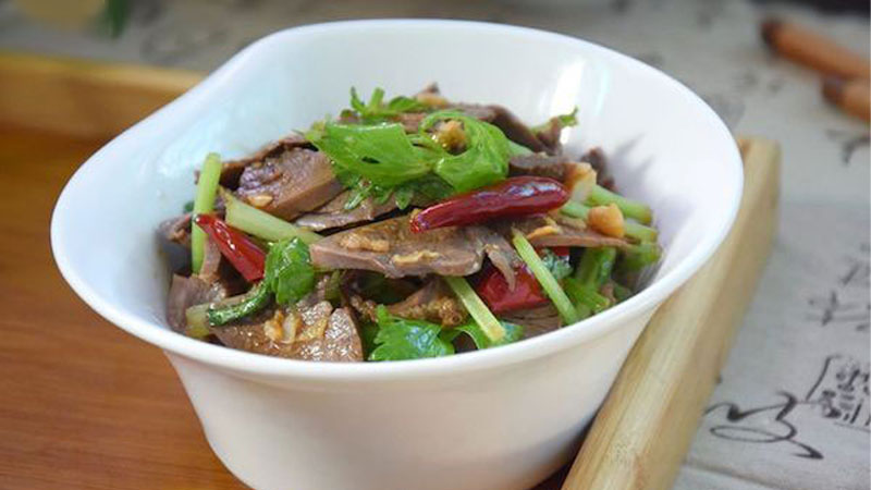 How to make stir-fried pork heart with garlic, simple and delicious for the whole family