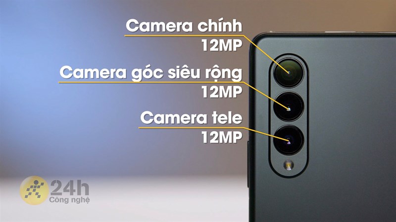 Thiết kế camera sau trên Galaxy Z Fold3 5G khác biệt hoàn toàn so với thế hệ tiền nhiệm.