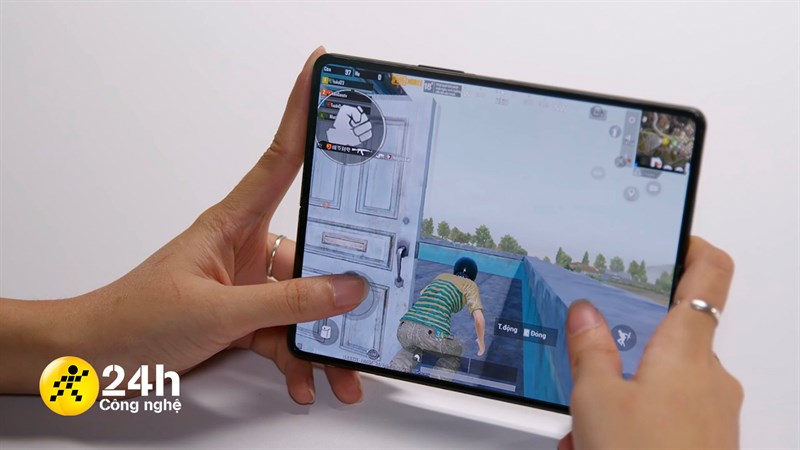 Snapdragon 888 trên Z Fold3 5G sẽ mang đến trải nghiệm chiến game đã hơn rất nhiều. Snapdragon 888 trên Z Fold3 5G sẽ mang đến trải nghiệm chiến game đã hơn rất nhiều.