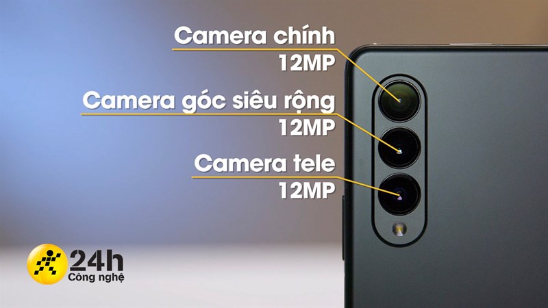 Thiết kế camera sau trên Galaxy Z Fold3 5G khác biệt hoàn toàn so với thế hệ tiền nhiệm.Thiết kế camera sau trên Galaxy Z Fold3 5G khác biệt hoàn toàn so với thế hệ tiền nhiệm.
