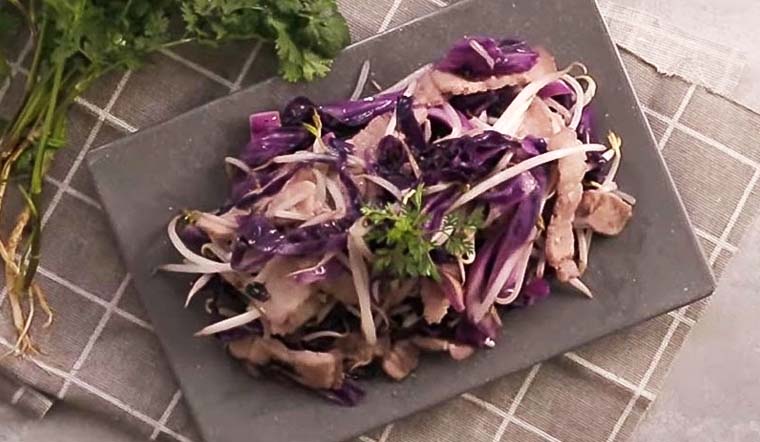 Bỏ túi cách làm thịt ba chỉ xào bắp cải tím giòn ngọt cho bữa cơm nhà