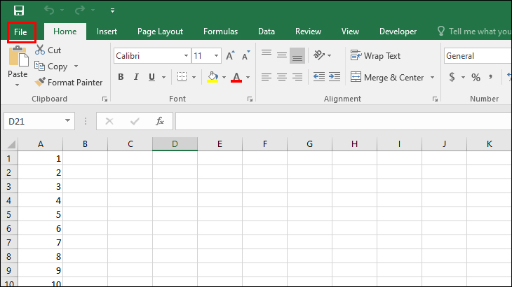 Tại màn hình chính của Excel, chọn File