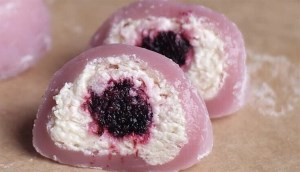 Bỏ túi cách làm bánh mochi kem dâu tằm thơm mát nhiều vitamin