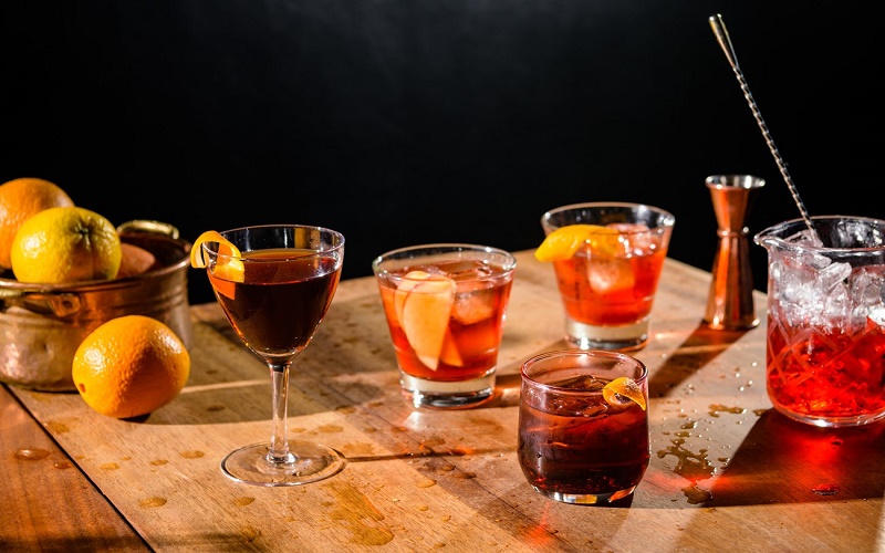 Tránh những ly cocktail hỗn hợp có chất caffeine để giảm say do uống bia rượu